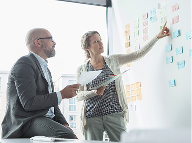 Coworkers brainstorming 