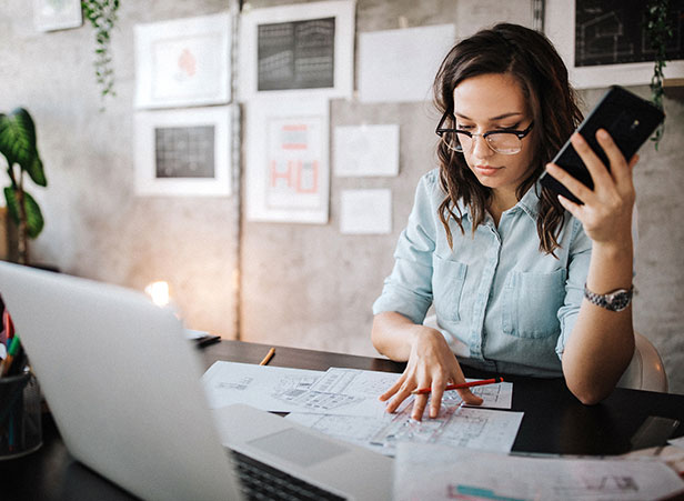 Multitasking-of-young-female-entrepreneur-at-work